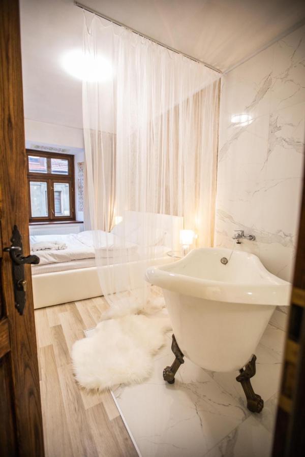 Apartment стильна в центрі на площі ринок вулиця галицька 9 Lemberg