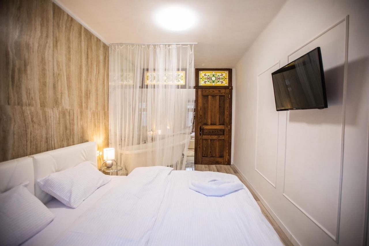 стильна в центрі на площі ринок вулиця галицька 9 Apartment Lemberg